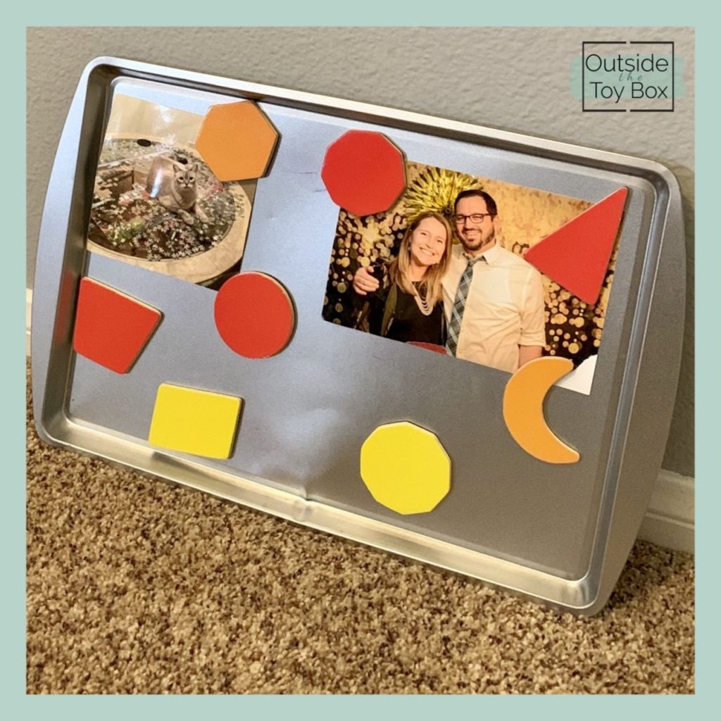 Pictures on baking tray with shape magnets