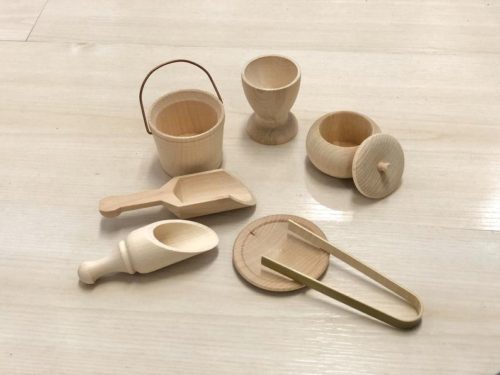 Wooden scoops and bowls